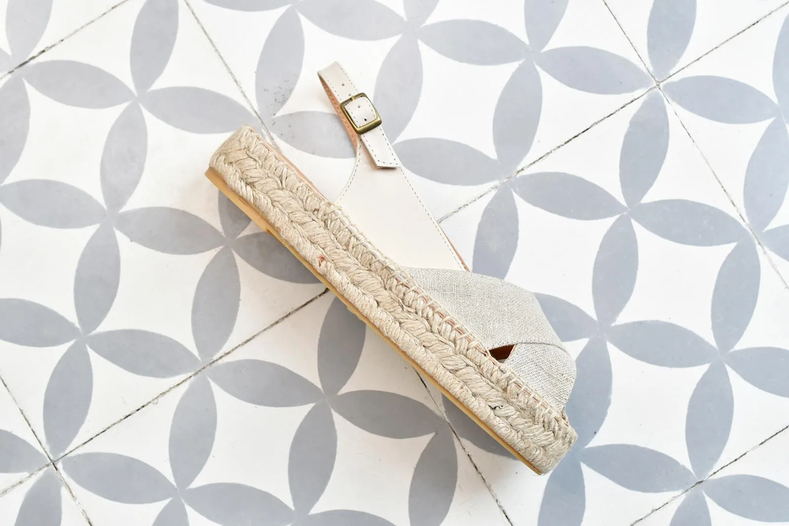 Sandalia Cruzada Lino Piel PölkaShoes Gris