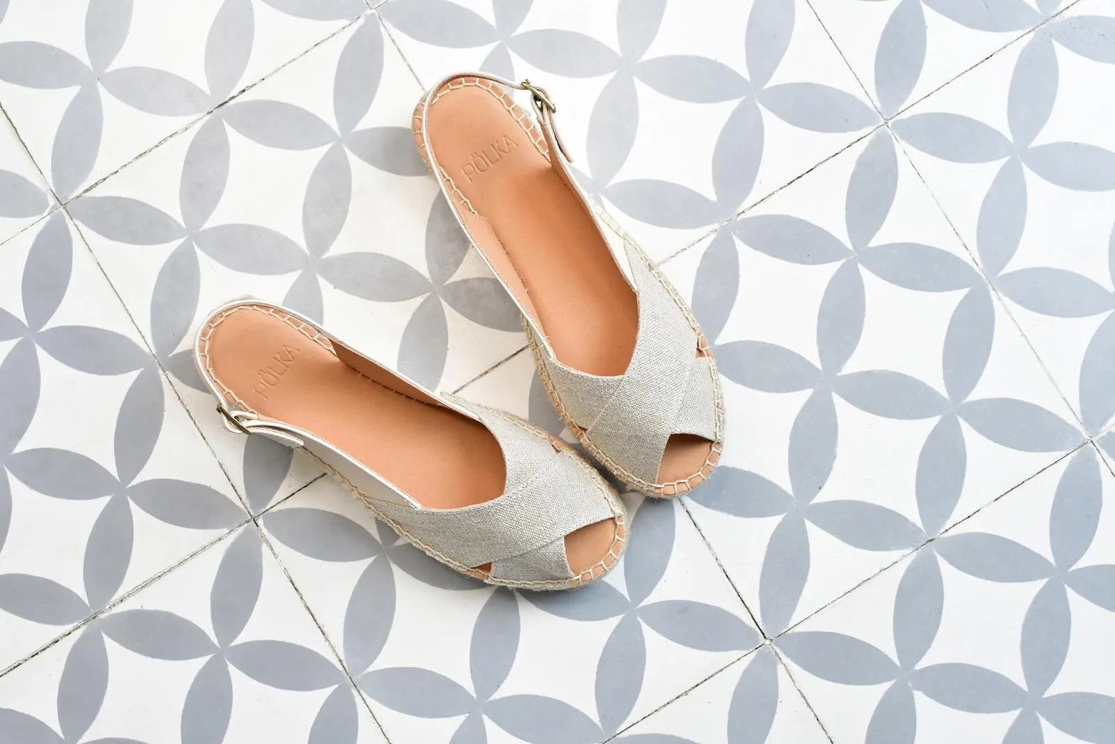 Sandalia Cruzada Lino Piel PölkaShoes Gris